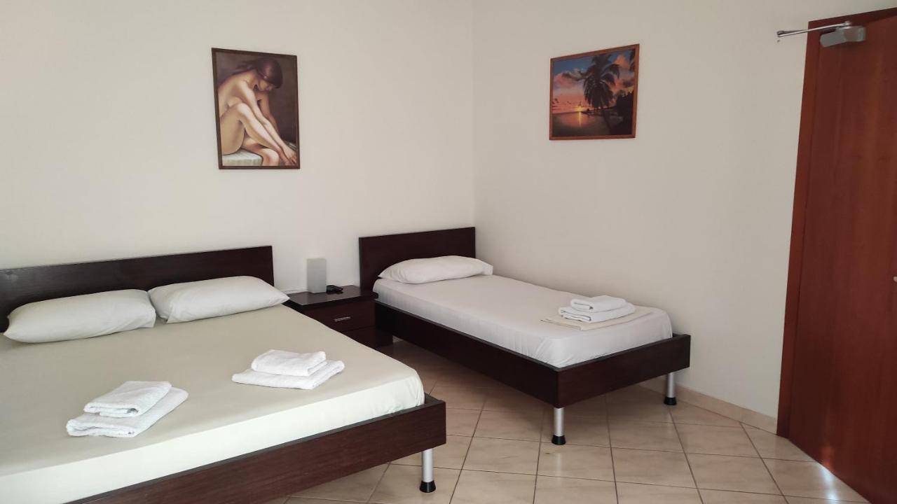 Guesthouse Villa Joanna&Mattheo Sarande Bagian luar foto